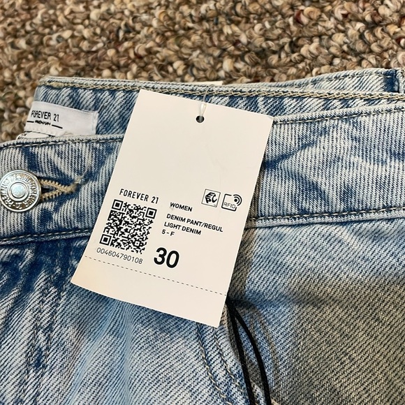 Womens New Forever 21 High Rise Slim Fit Flare Leg Jeans - Picture 4 of 10